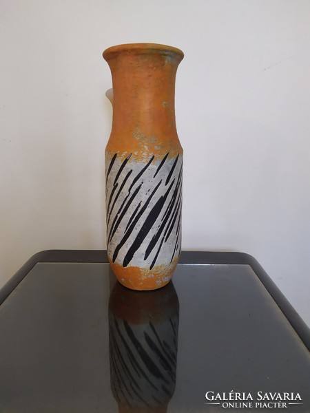 Gorka Lívia zebracsíkos váza