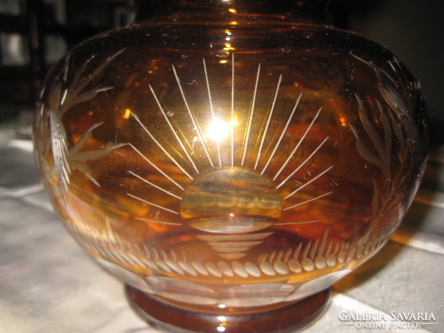 Polished glass vase in yellowish-brown color, flawless, beautiful condition 15 x 17.5 cm