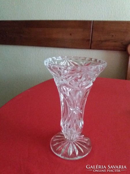 Ólomkristály váza talpas