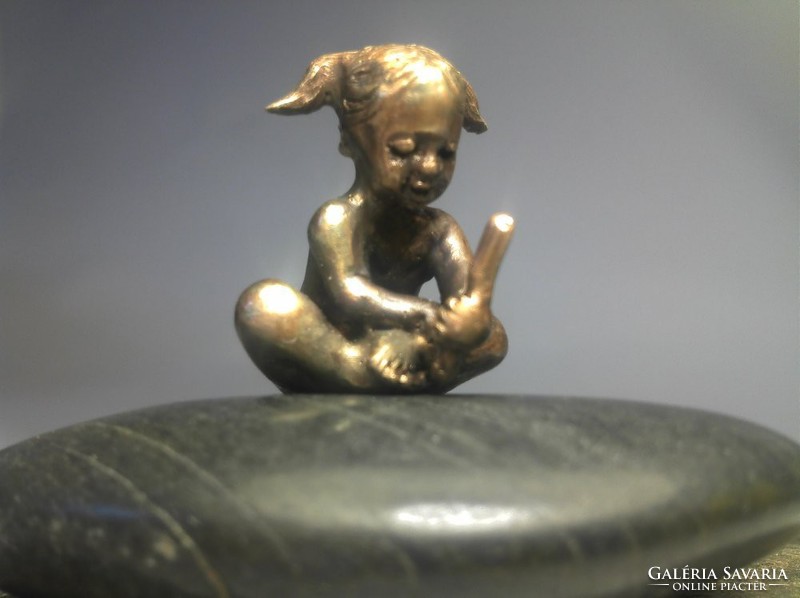 Anya gyermekeivel bronz szobor miniatúra