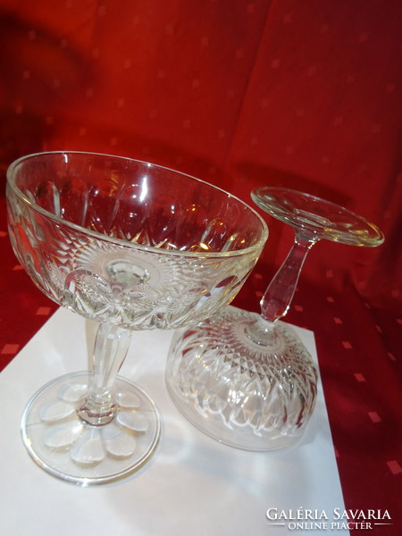 Ice cream glass bowl, diameter 10.5 cm, height 13.5 cm. There are 2 for sale together!