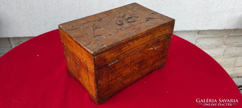 Oriental carved wooden làdika, làda box is an exotic special piece, as in the photos. Cigar box.