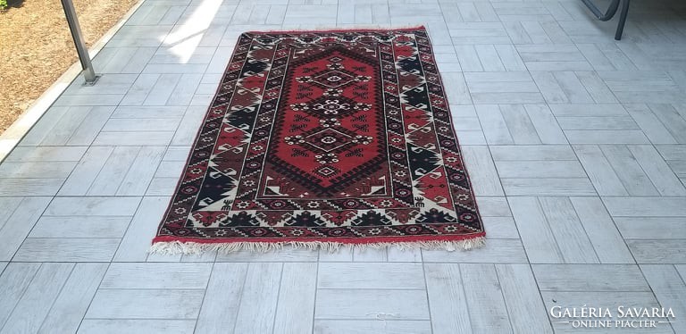 Nice pattern 112x182 hand-knotted wool Persian rug 39p_09
