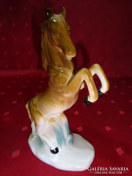 Regal porcelán, két lábon ágaskodó ló, magassága 15,5 cm. Vanneki!