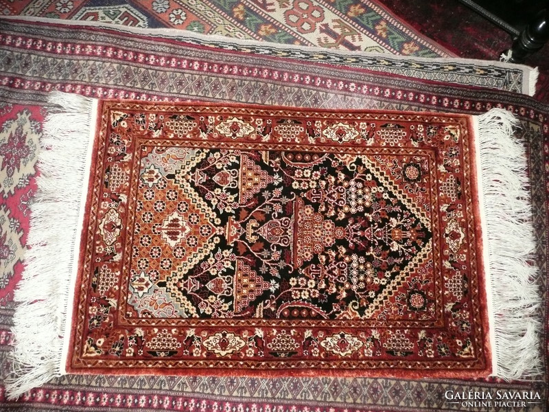 Selyem kézi csomózású perzsa szőnyeg, Tebriz 1960 környéke - soha nem volt földön, újszerű!