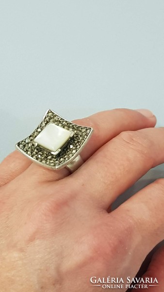 Ezüst gyűrű markazitokkal és holdkővel 15,44 g