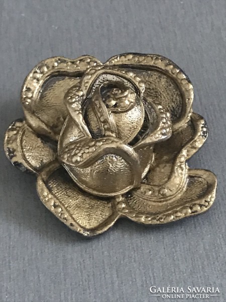 Aranyozott rózsa bross, egyedi kézműves darab