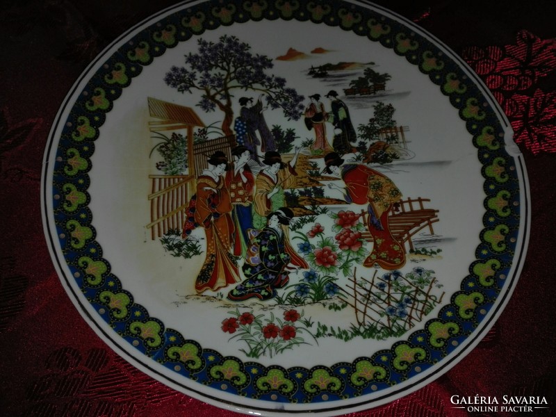 35 Cm dia Chinese antique table center, serult