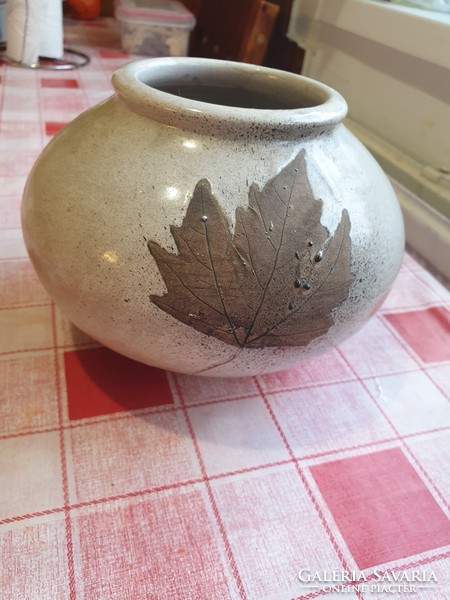 Ceramic vase for sale! Leafy, craftsman, jury seller!