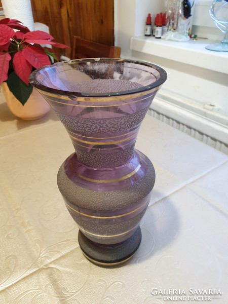 Homokfújt, aranydíszítéses üveg váza eladó!