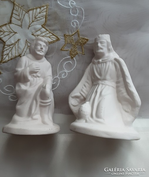 White, unpainted 9.5 cm high plaster sculptures, religious theme