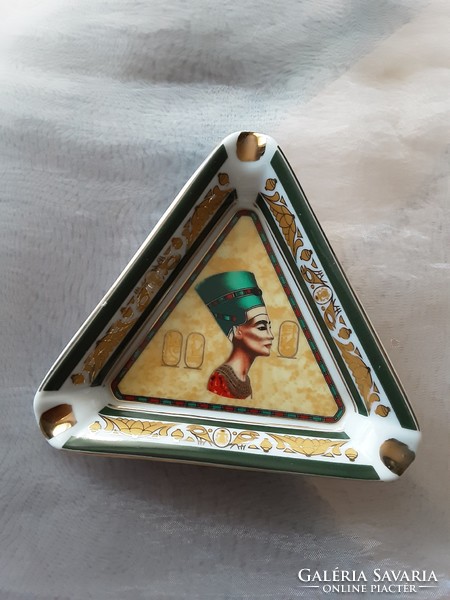 Egyptian porcelain ashtray, richly gilded, with nofrete head pattern, scratch-free, showcase quality
