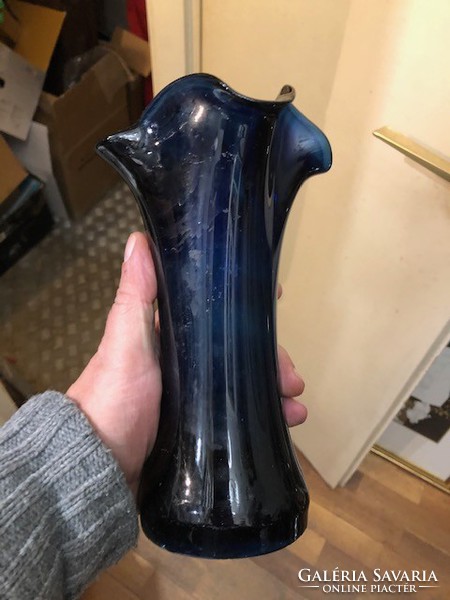 ​Cseh régi üveg váza, hibátlan alkotás, 22 cm-es magasságú.​