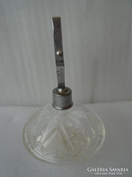 Csiszolt, metszett,  parfümösüveg, francia igen nagy méretben, cca 2-3 dl lehet, 18 cm magas 