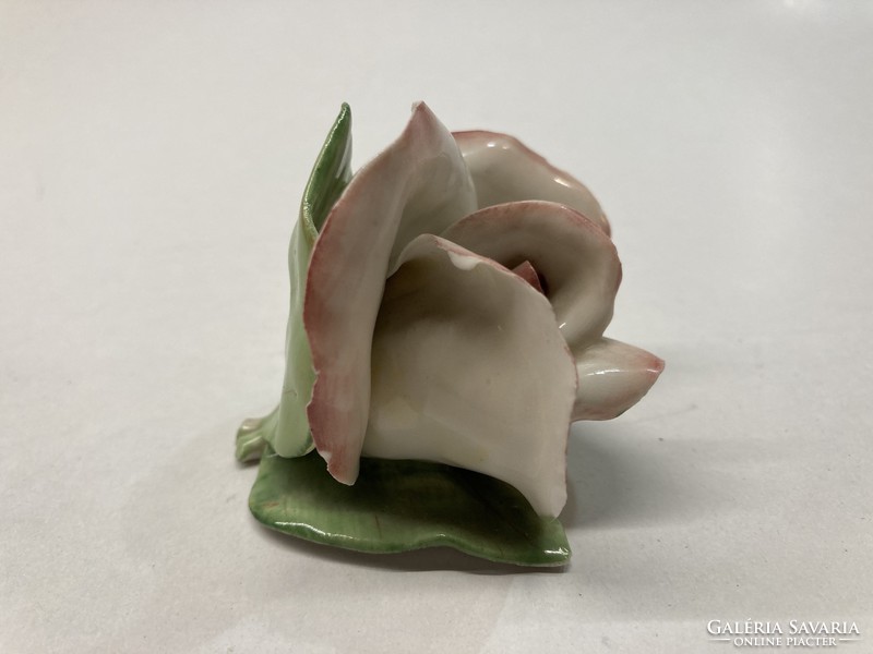 Aquincumi kézzel festett rózsa nipp, rózsa dísz porcelánból