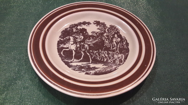Hunter motif porcelain plate