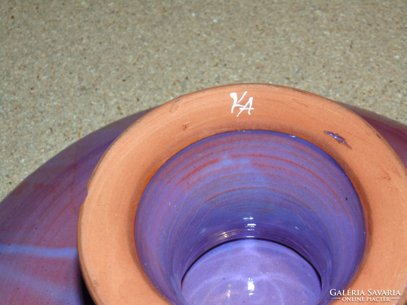 Serving bowl with base, center of the table