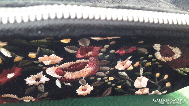 Embroidered black velvet women's bag