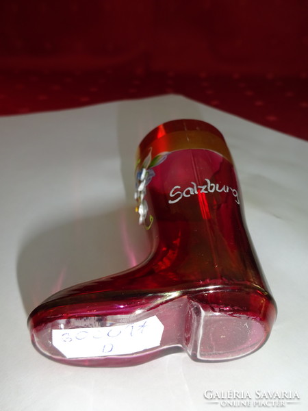 Red bottle, hand-painted boots with gold trim, height 8 cm, with Salzburg inscription. He has!