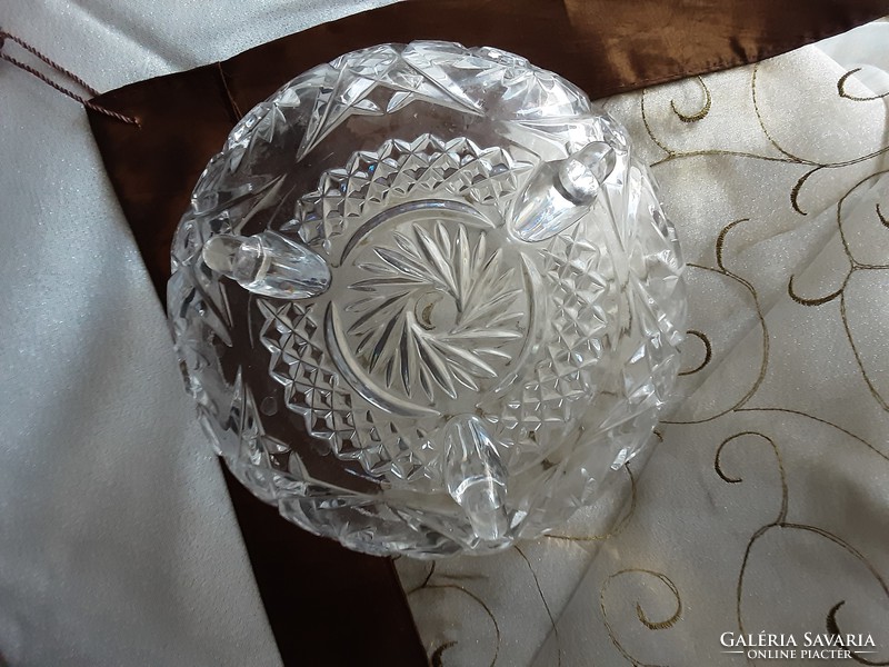 Antique crystal centerpiece, offering a nice polished pattern, in impeccable condition