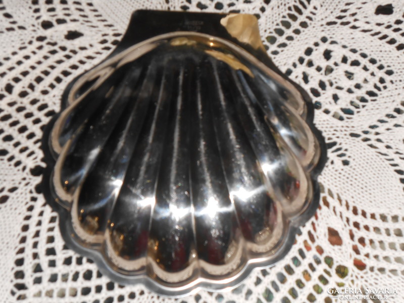 Shell-shaped Italian metal tray.