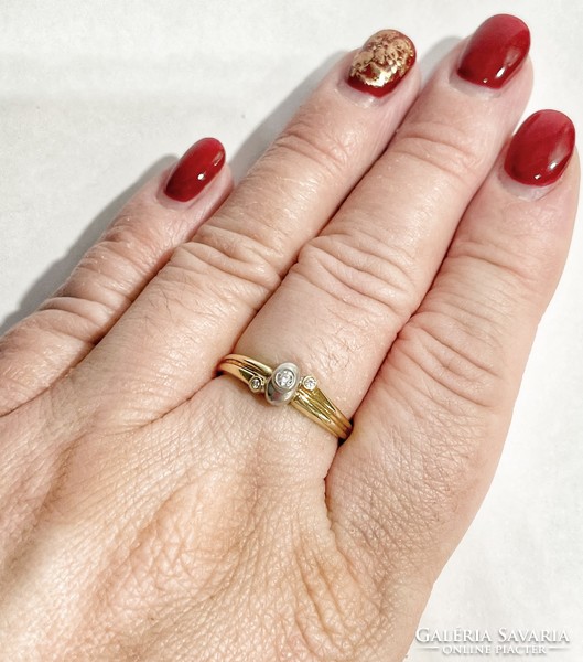 Pretty 14k gold ring with 3 pieces of zirconia stone
