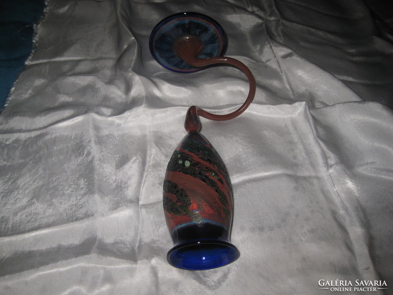 Művészi  üveg , talpas pohár  , extra színekkel , a kéktől az antracitig , 23 cm
