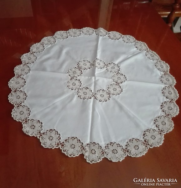 Tablecloth with crochet decoration, 66 cm in diameter