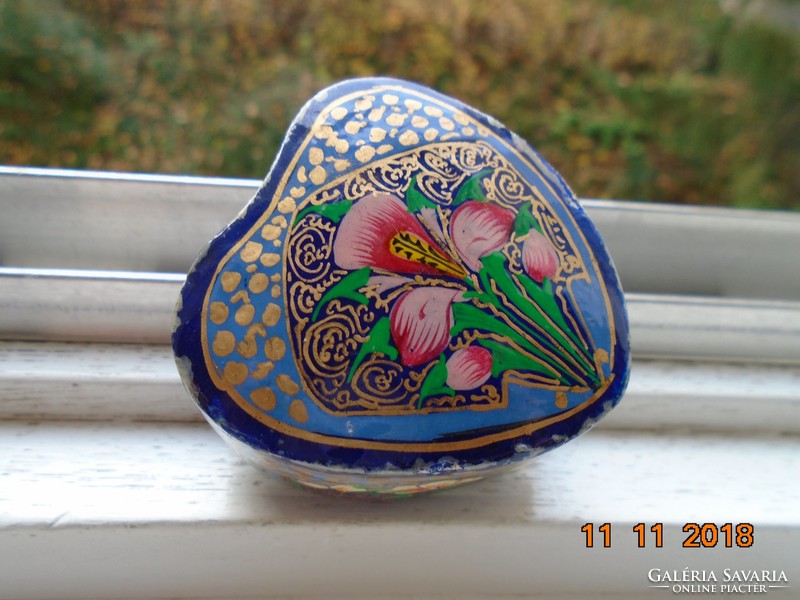 KASHMIRI Kézzel készített,arany és virágmintákkal festett, szív alakú lakk ékszertartó