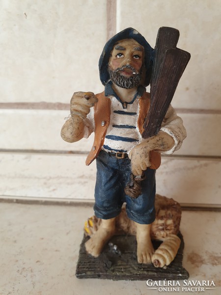 Csontporcelán halász figura, szobor eladó!Hibátlan antik figura