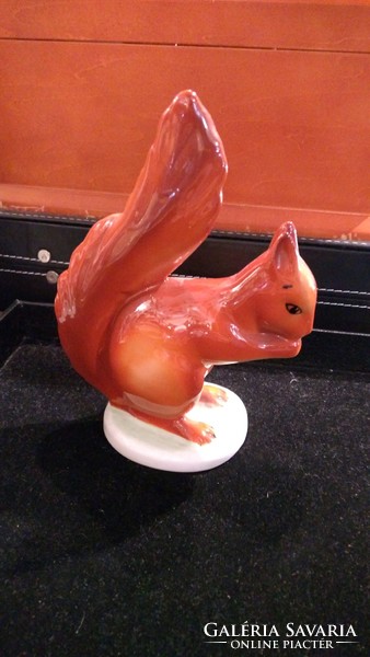 Hollóházi porcelán mókus szobor, 14 cm-es magasságú