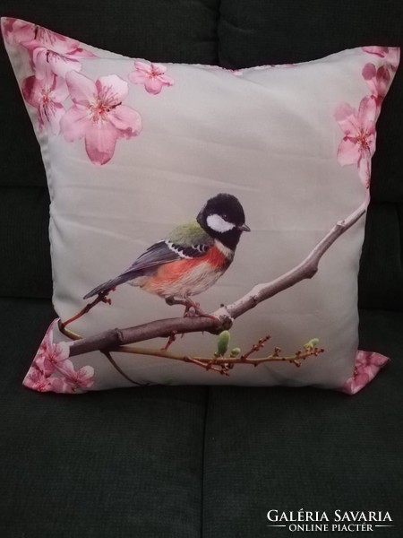 Decorative pillow with birds