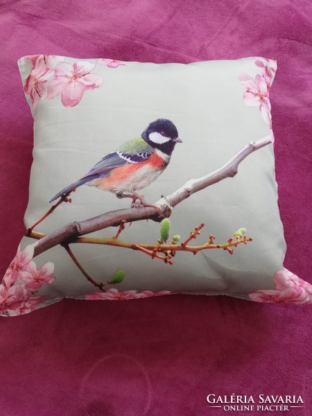 Decorative pillow with birds