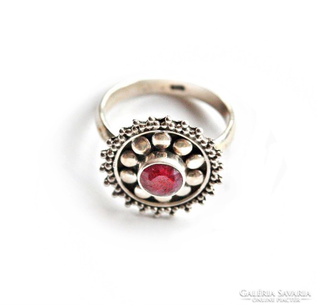 Antikolt ezüst gyűrű kezeletlen rubinnal