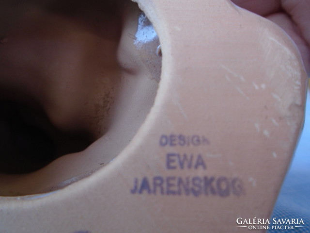 Ewa Jarenskog világhírü kerámikús ima könyvet tartó kislány csodálatos alkotás vitrin állapotban 