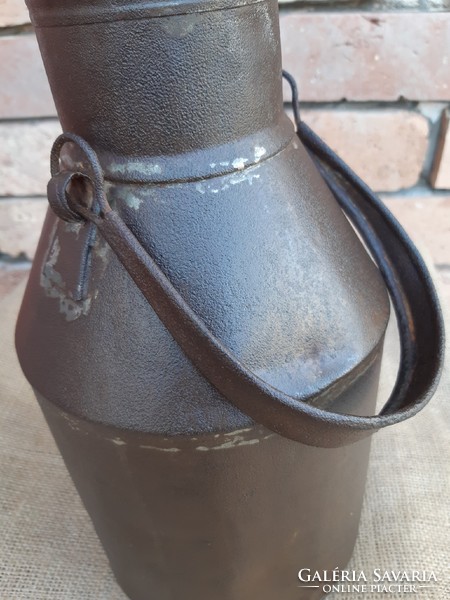 Honey jug made of tin