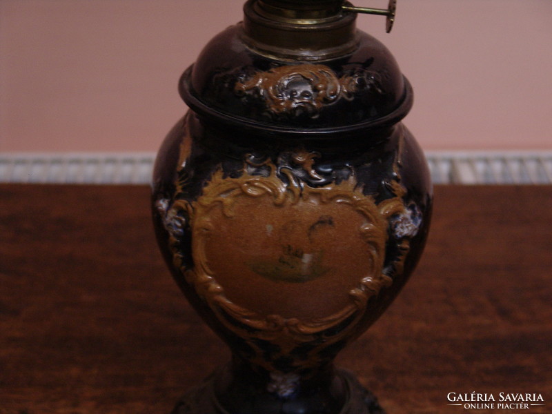 Antik najolika  petróleum lámpa