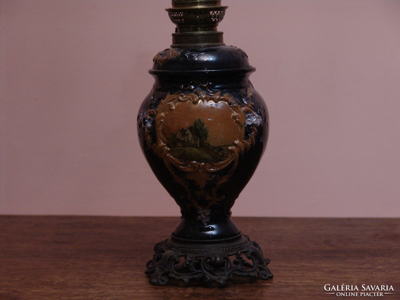 Antique najolika kerosene lamp