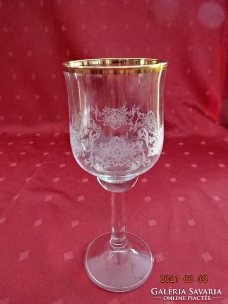 Glass beaker with a gold border and a height of 17.5 cm. He has!