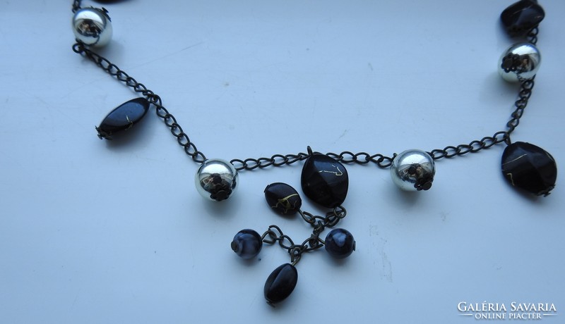 Neck with blue pendants