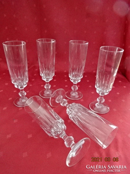 Quality polished glass, glass with base, six pieces, height 16.5 cm. He has!