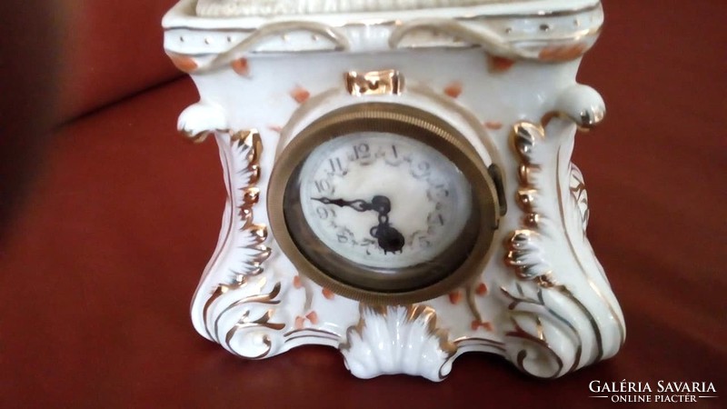 Putto fireplace clock