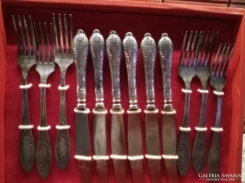 Set of 24 cutlery in its own box
