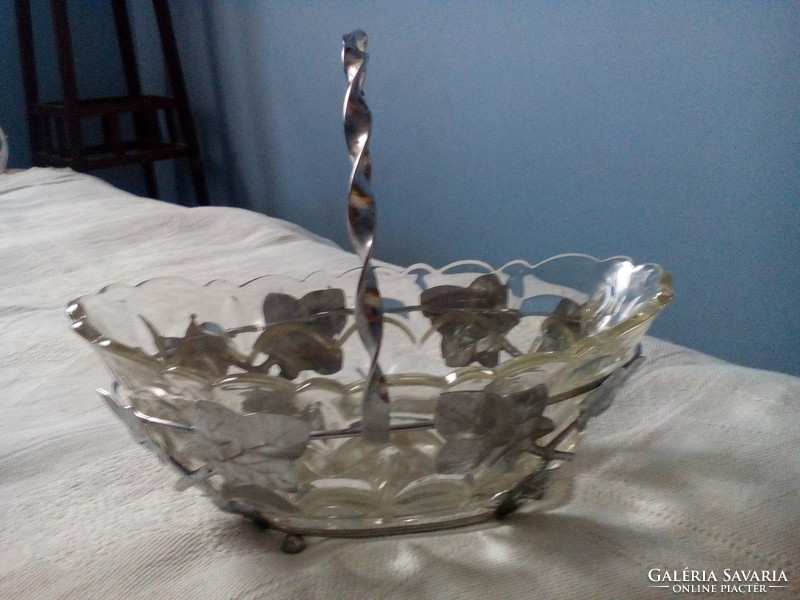 A very nice glass offering in a leaf-patterned metal basket
