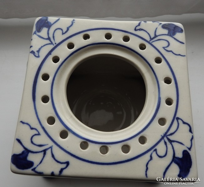 Régi mécsestartós porcelán főzőlap kobaltkék festéssel