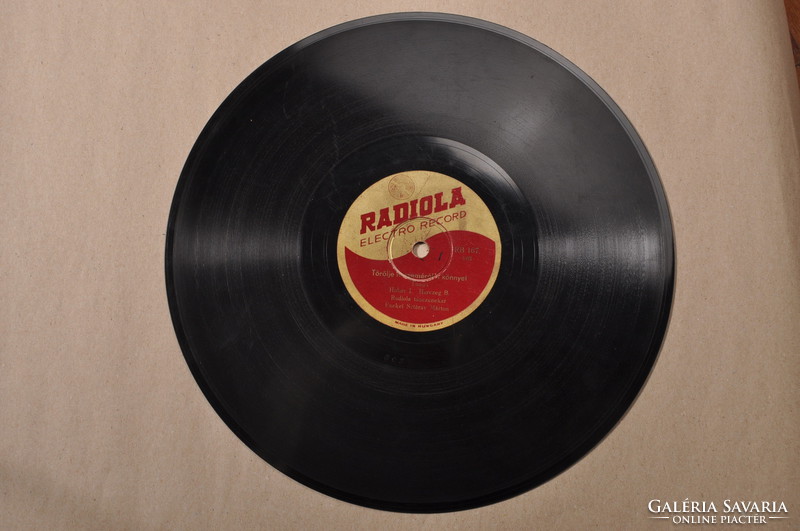 Wipe the tears from your eyes, singing star martyr. (Tango) gramophone record 25cm,