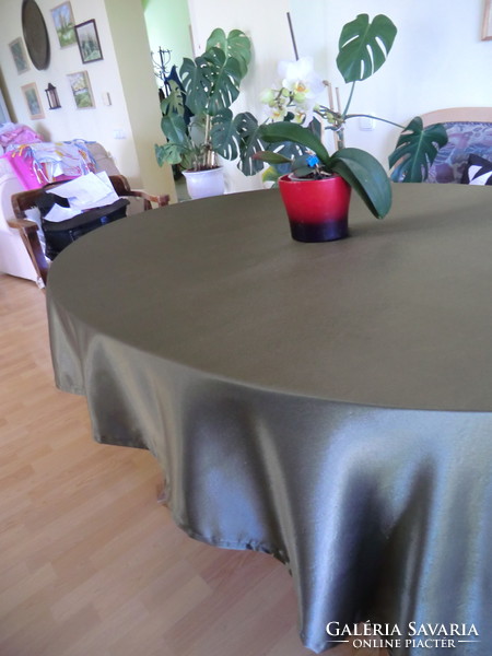 Showy and elegant color scheme with good fall. Heavy silk olive green 150x180 tablecloth