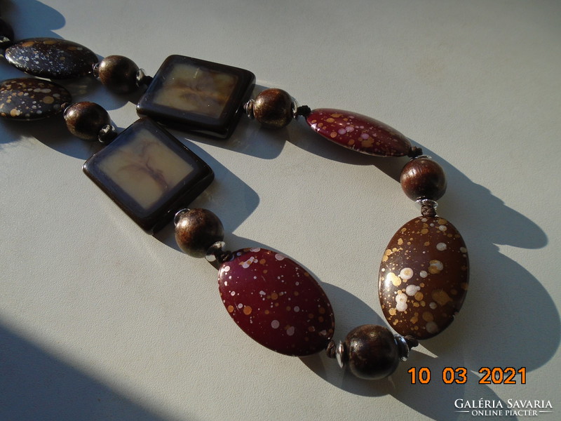 Spectacular long vintage necklace made of large burgundy-brown and wooden beads with polished stone effect ornaments