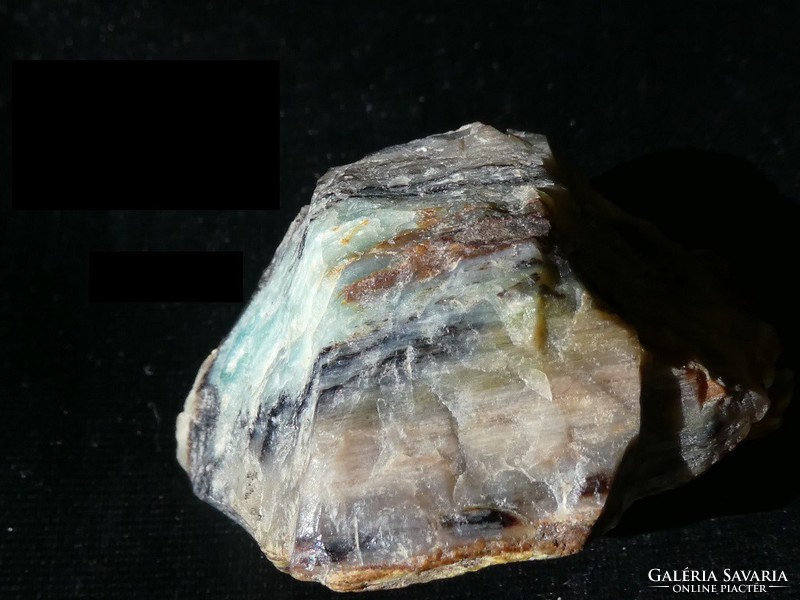 Rare and special: opalized wood fossil with copper, malachite and chrysocolla minerals. 20.8 grams