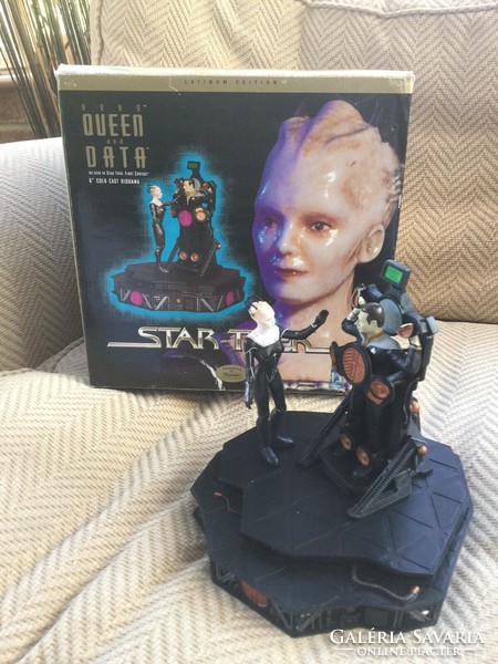 Star Trek Borg Queen And Data Collectible Playmates - 1 In 5000 